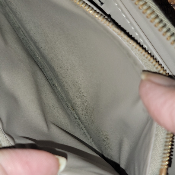 Authentic Louis Vuitton Suhali zippy wallet - Picture 8 of 10